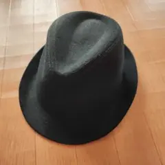黒のウールフェルトハット