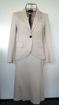 新品未使用　UNTITLED　スーツスカート