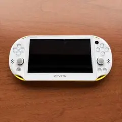 PS Vita PCH-2000 ライムグリーン/ホワイト　美品 動作確認済み