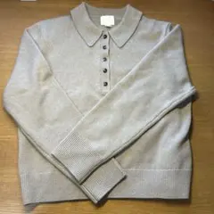 ベージュ ポロカラー 長袖ニット