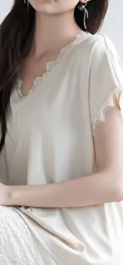 SAISON DE PAPILLON レースVネックTシャツのサムネイル
