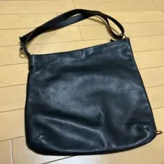 黒 レザーショルダーデザインバック　本革