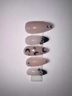 アートネイルチップ ピンク黒 月模様