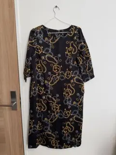 美品 アンコキーヌ チェーンプリント ワンピース Mサイズ 黒 金