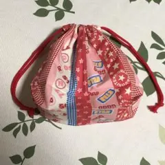 メ(^ ^)y【美品】巾着袋 パッチワーク風柄 お弁当袋にどうぞ