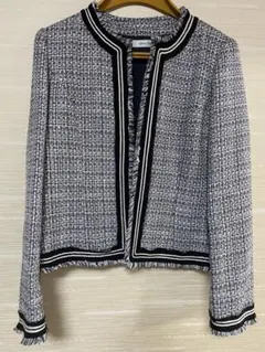 フリンジ付きジャケットとタイトスカートのセットアップ