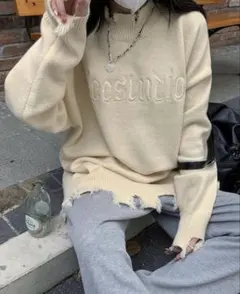 クリーム色ニット