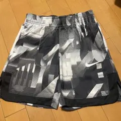 Nike DRI-FIT グラフィック半ズボン XS