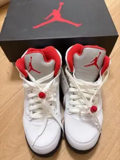 ナイキ エアジョーダン 5 レトロ ホワイト/ファイアレッド-ブラック