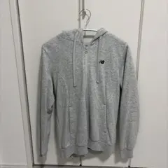 ニューバランス　裏起毛フルジップパーカー