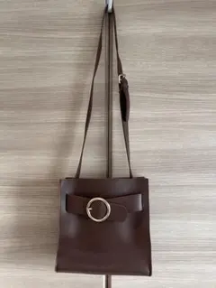 ブラウン ショルダーバッグ リング付きベルトデザイン