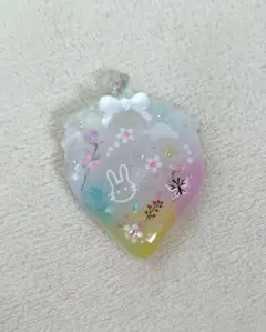 351 ヘアゴム ジャム瓶のイチゴづくしうさぎさん レジン - メルカリ