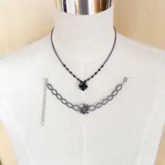 ビーズのネックレスとブレスレットのセット