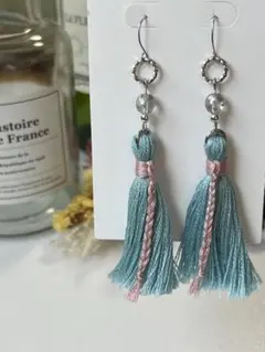 タッセルピアス シルバー ブルー&ピンク 三つ編み