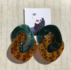 グリーンマーブル アニマル柄 チェーン 大ぶりピアス