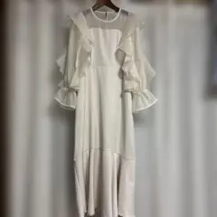 フリル　フレアー　ワンピース　アイボリー