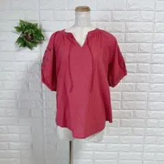 a931訳ありアースミュージックエコロジーVネックギャザーブラウスパフスリーブ