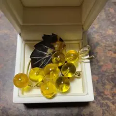 鼈甲葡萄のブローチ1