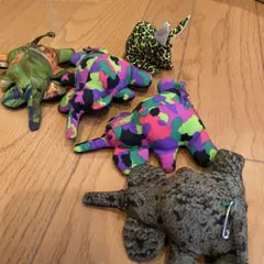 カラフルな象　飾り物