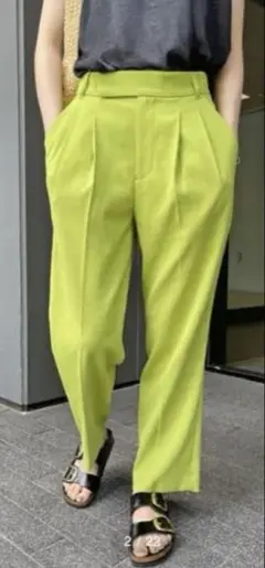 【Spick and Span】カラーテーパードタックパンツ