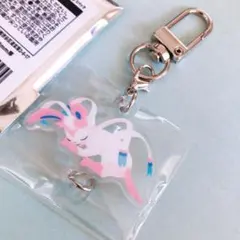 匿名配送のポケモンスリープ／つながるアクリルチャーム／ニンフィア