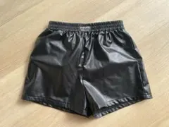 SHEIN黒い合成皮革ハーフパンツ 7Y