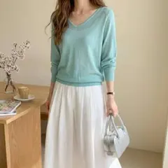 Vネックニット五分袖ブルーフリーサイズ　トップス ゆったり二の腕カバー 上品