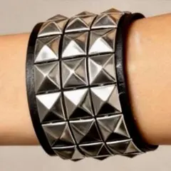 3連 パンクバングル　スタッズ ロック　y2k