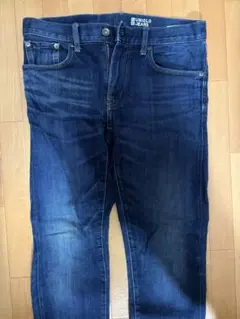 UNIQLO ダークブルー ストレートデニムパンツ