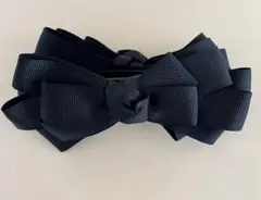 黒のリボン付きバナナクリップ