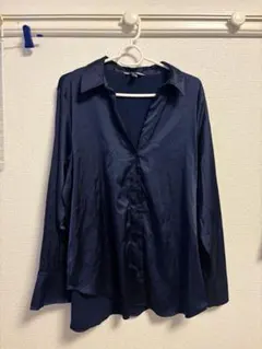 H&M サテン長袖シャツ ネイビー Lサイズのサムネイル