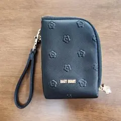 MARY QUANT 花柄エンボス ブラックポーチ