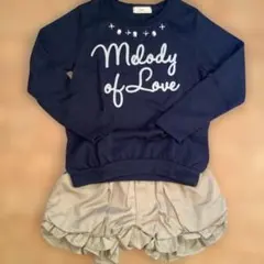 ネイビー トレーナーとベージュショートパンツセット