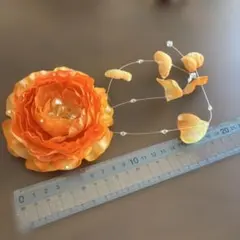オレンジ色の花飾り