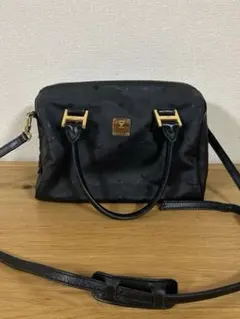 MCM ショルダーバッグ ブラック SWAG archive MCM ショルダーバッグ ブラック SWAG archive - メルカリ