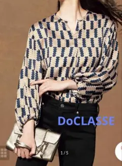 DoCLASSE 光沢　長袖ブラウス　キーネックブラウス　総柄