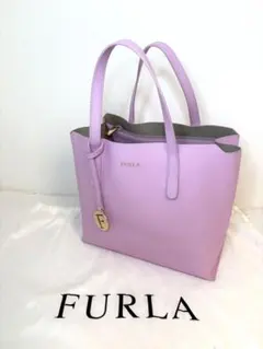 美品 フルラFURLA ピンクトートバッグ　ロゴチャーム付 サリーのサムネイル