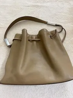 BALLY レザー ショルダーバッグ 巾着型 ベージュのサムネイル