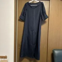 Aラインワンピース　パフスリーブ　Vネック　ネイビー　M