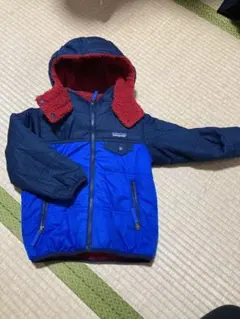 Patagonia 中綿コート 青と赤 4T