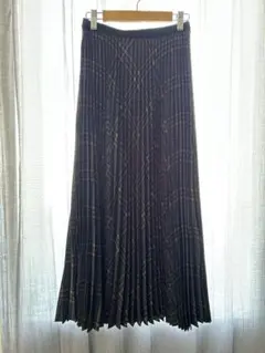 プリーツロングスカート