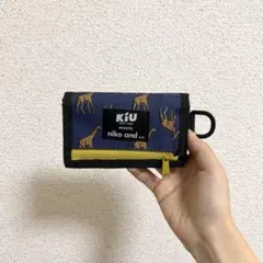 KIU niko and ... キリン柄三つ折り財布 コンパクト財布