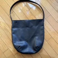 北欧、暮らしの道具店 一田憲子さんとつくった ラウンドレザーバッグ