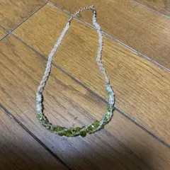 10緑色と透明ビーズのネックレス