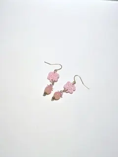 [ハンドメイド]　ピンクのお花とビーズのピアス