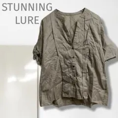 k【スタニングルアー】シャツ/美品 日本製 上質 Vネック 細見え 上品 人気