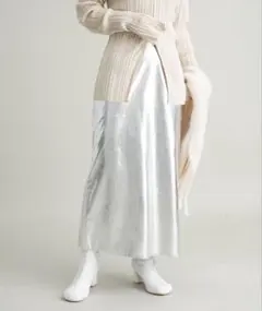 KBF メタリックIラインスカート シルバー タイト マキシ丈