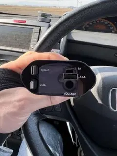 電圧計付携帯充電器