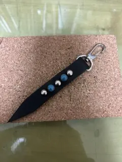 スタッズ付きキーホルダー　ヌメ革　レザークラフト　ハンドメイド