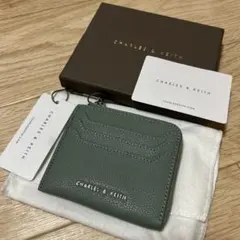 新品未使用！チャールズ&キース　ミニ財布　カードケース　フラグメントケースのサムネイル